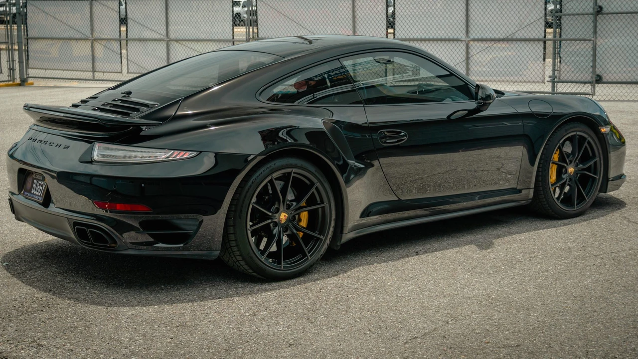 2014 Porsche 991 Turbo - Image 16 of 31