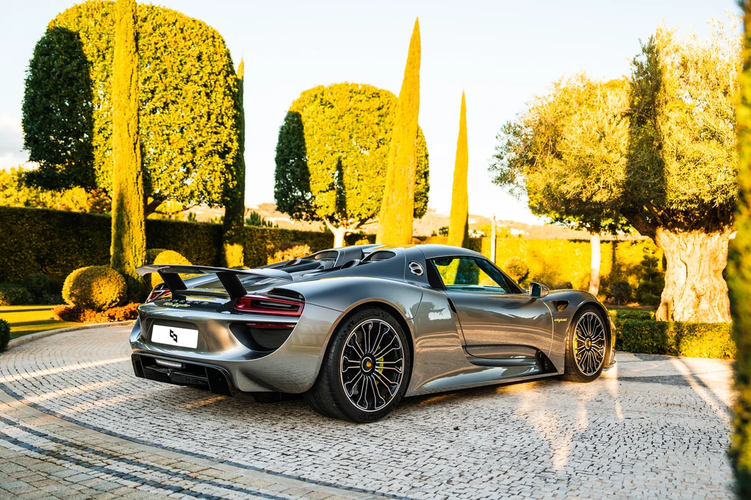 2014 Porsche 918 Spyder - Image 7 of 31