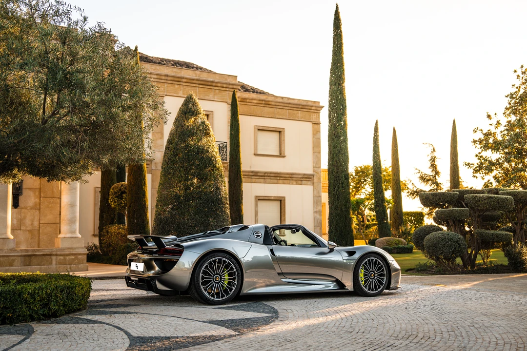 2014 Porsche 918 Spyder - Image 14 of 31