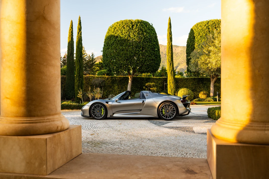 2014 Porsche 918 Spyder - Image 24 of 31