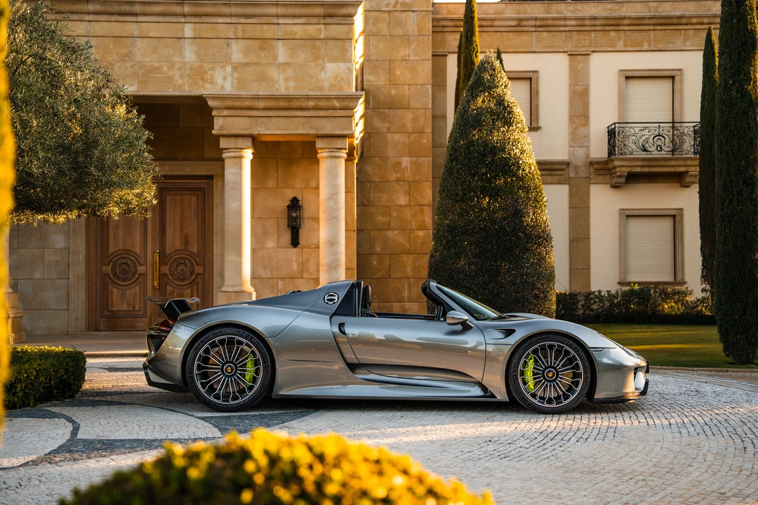 2014 Porsche 918 Spyder - Image 8 of 31