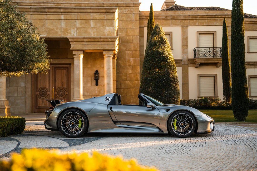 2014 Porsche 918 Spyder - Image 15 of 31