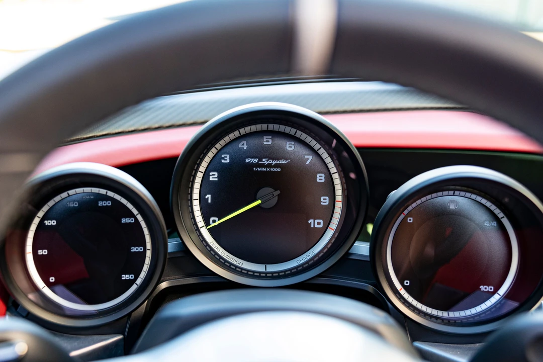 2014 Porsche 918 Spyder - Image 12 of 31