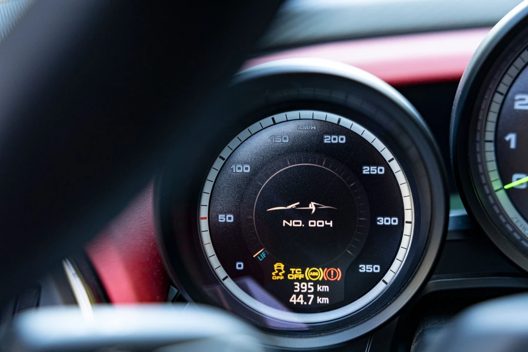 2014 Porsche 918 Spyder - Image 14 of 31