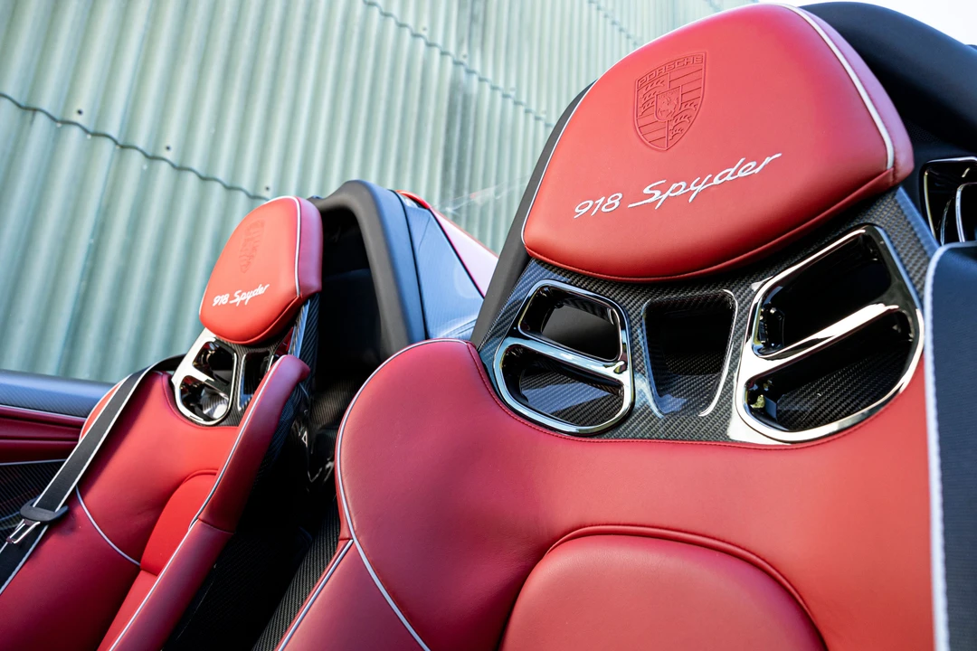 2014 Porsche 918 Spyder - Image 17 of 31