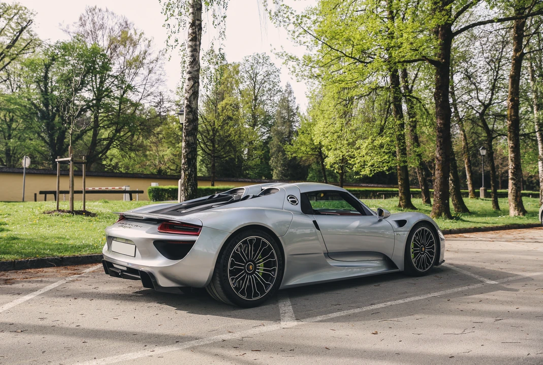 2014 Porsche 918 Spyder - Image 10 of 31