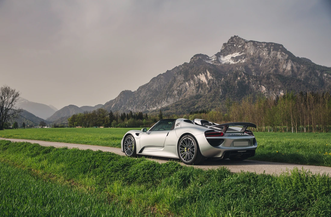 2014 Porsche 918 Spyder - Image 11 of 31