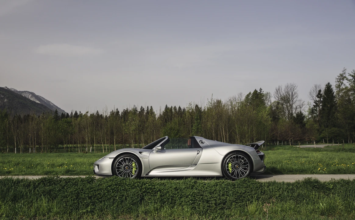 2014 Porsche 918 Spyder - Image 7 of 31