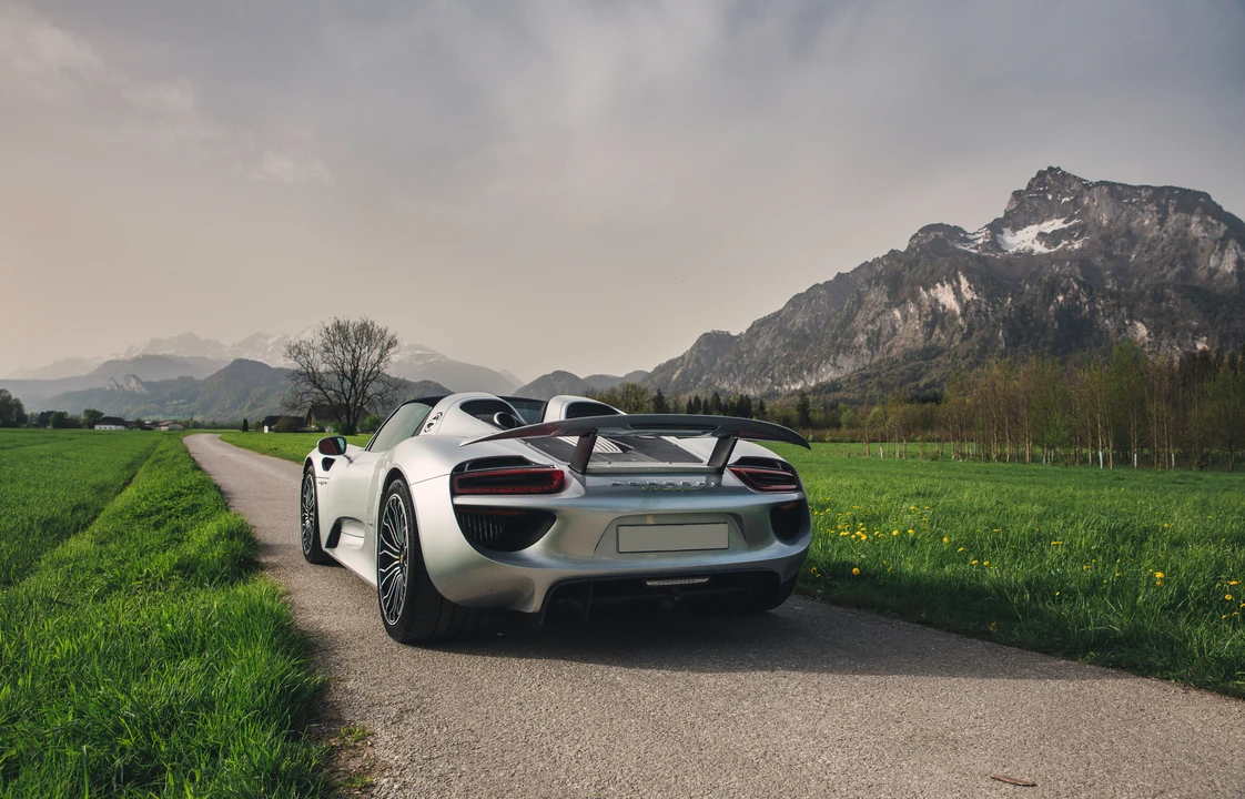2014 Porsche 918 Spyder - Image 6 of 31