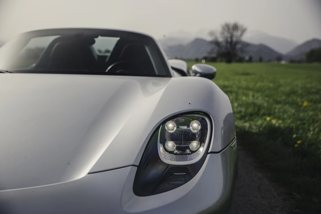 2014 Porsche 918 Spyder - Image 14 of 31