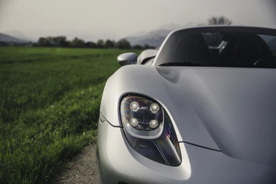 2014 Porsche 918 Spyder - Image 15 of 31