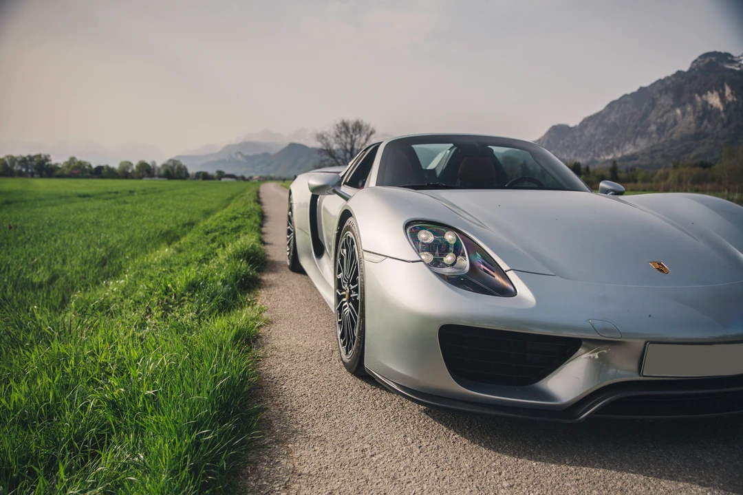 2014 Porsche 918 Spyder - Image 16 of 31