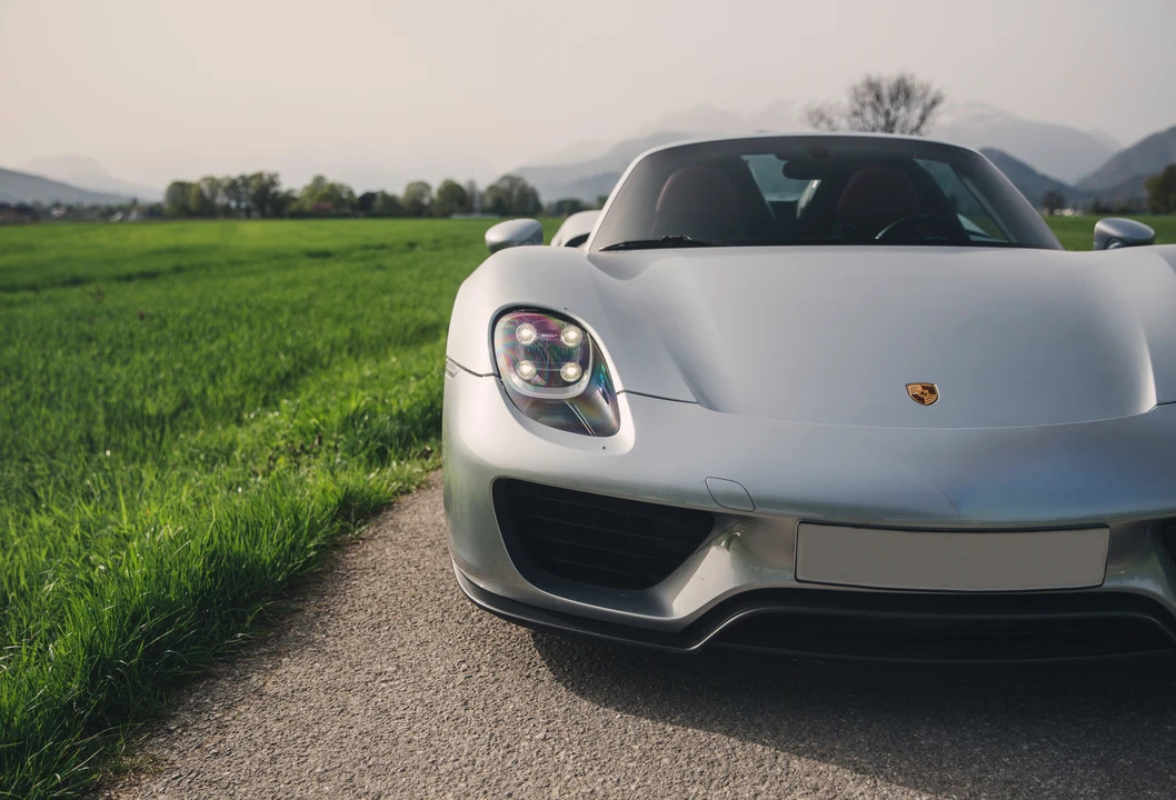 2014 Porsche 918 Spyder - Image 18 of 31