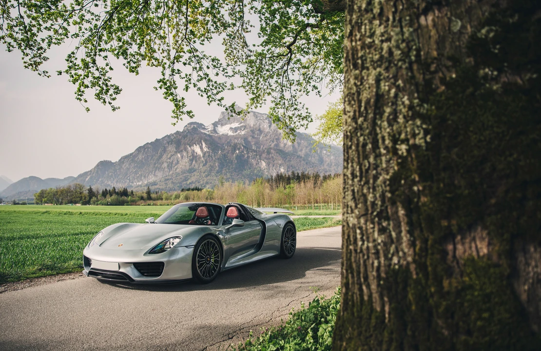 2014 Porsche 918 Spyder - Image 8 of 31