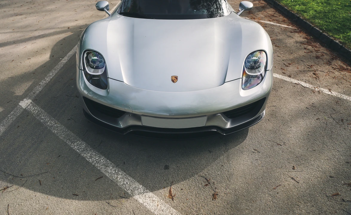 2014 Porsche 918 Spyder - Image 23 of 31