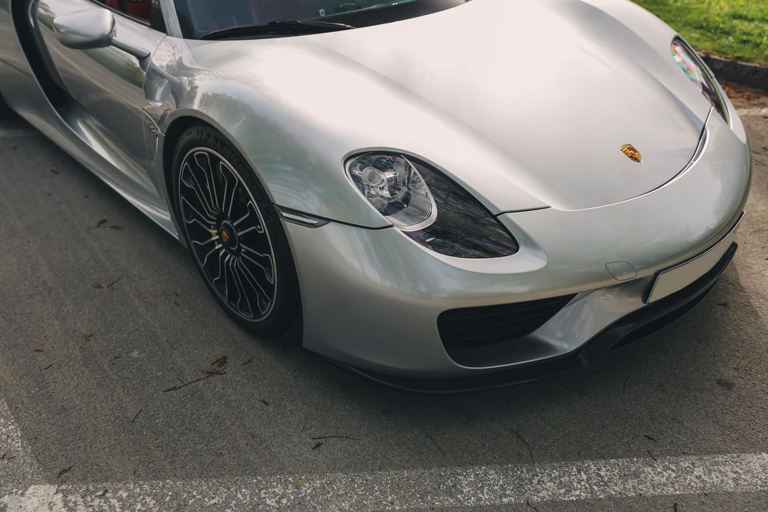 2014 Porsche 918 Spyder - Image 26 of 31