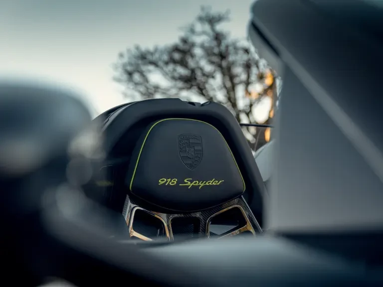 2014 Porsche 918 Spyder - Image 18 of 31