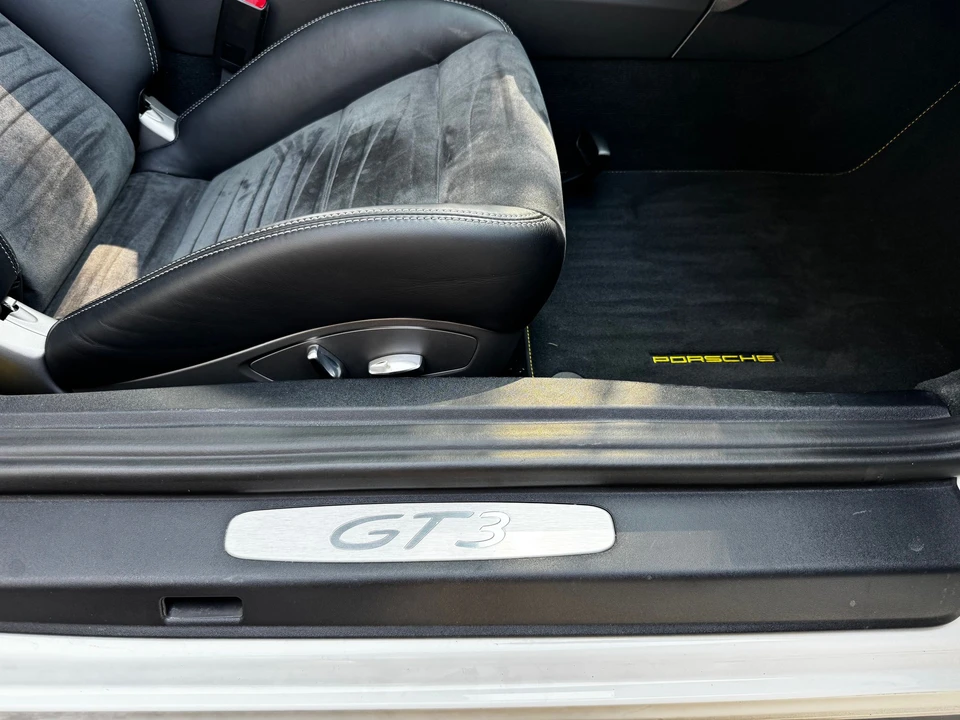 2014 Porsche 991 GT3 - Image 21 of 26