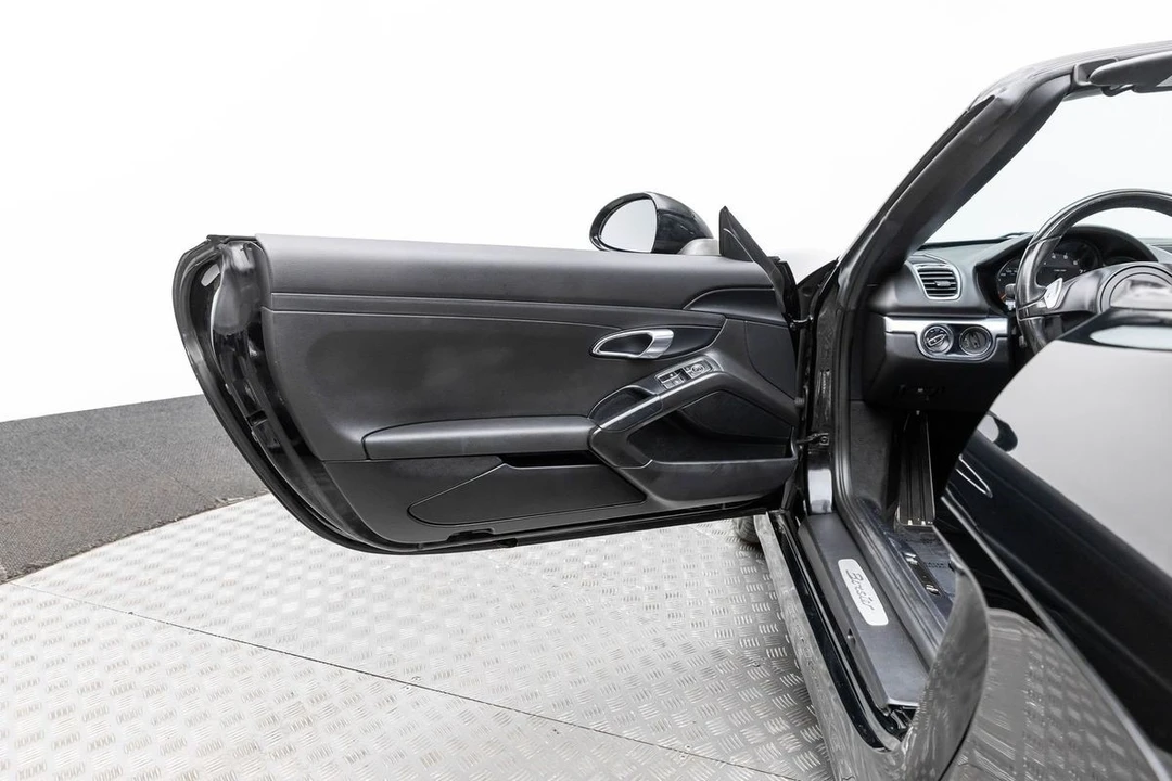 2014 Porsche 981 Boxster - Image 13 of 31