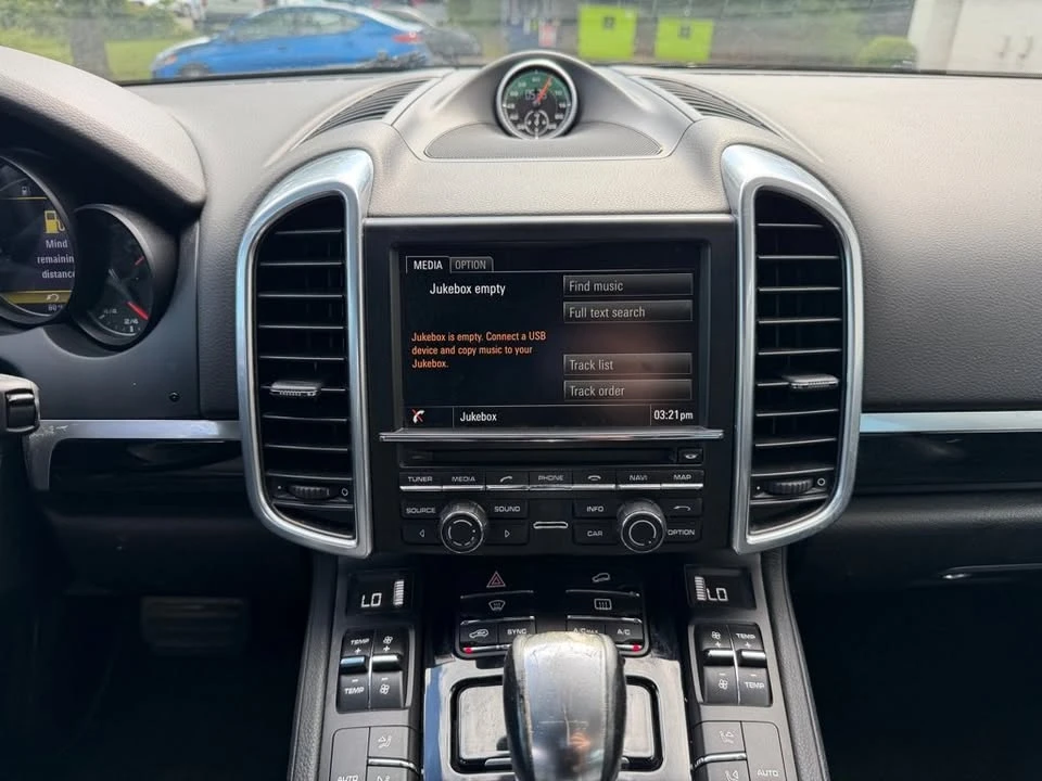 2014 Porsche 958 Cayenne - Image 17 of 20