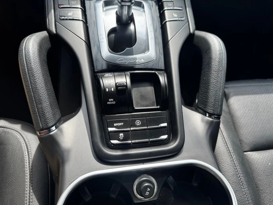 2014 Porsche 958 Cayenne - Image 9 of 18