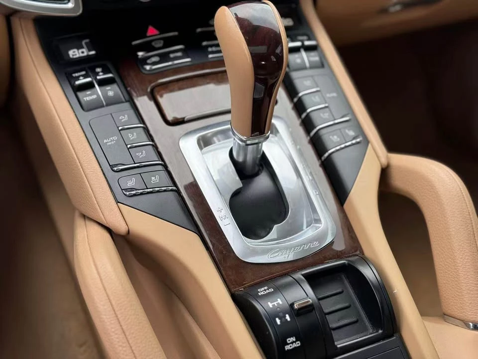 2014 Porsche 958 Cayenne - Image 9 of 14
