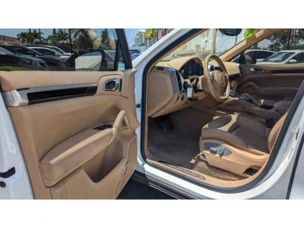 2014 Porsche 958 Cayenne - Image 3 of 4