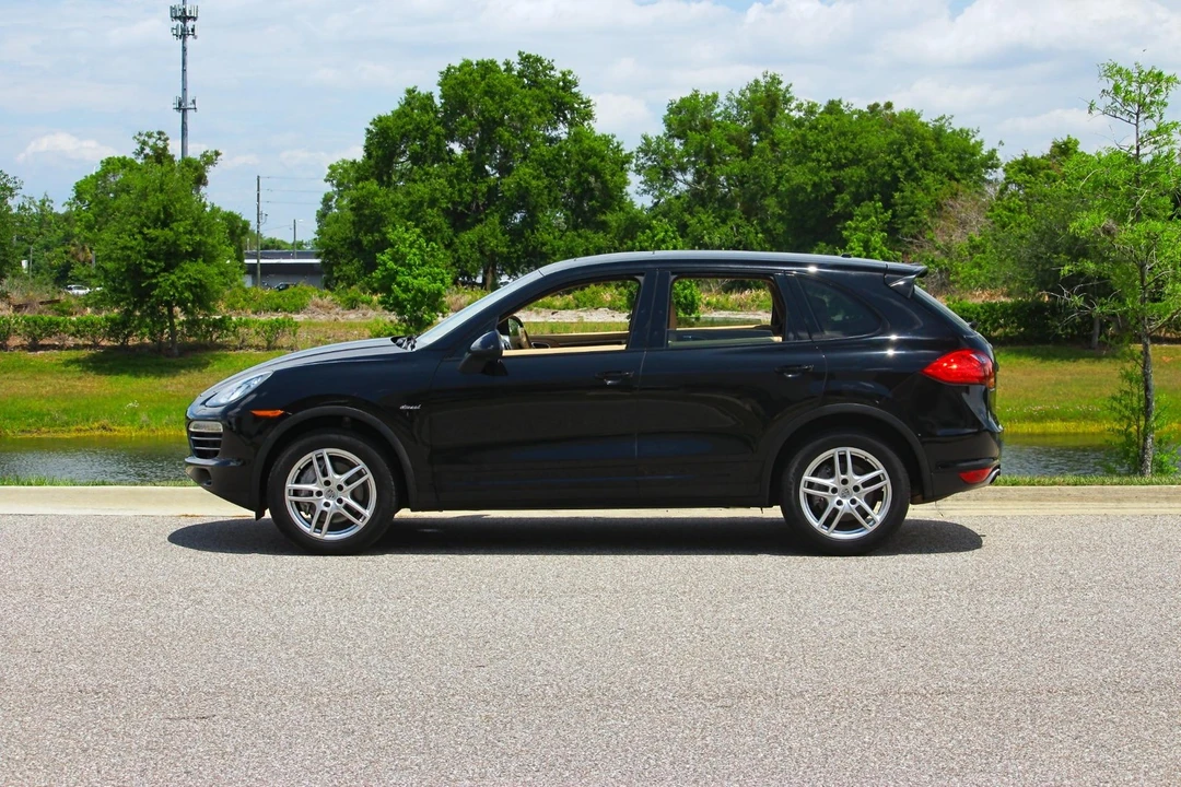 2014 Porsche Cayenne - Image 2 of 31