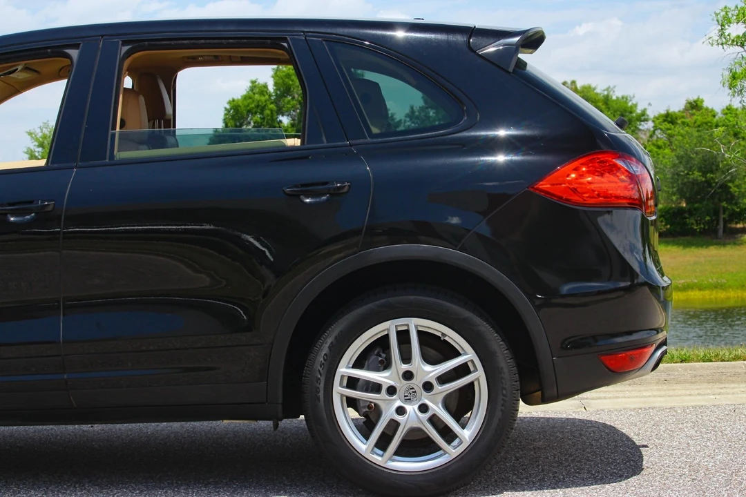2014 Porsche Cayenne - Image 28 of 31