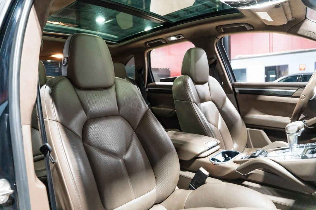 2014 Porsche 958 Cayenne GTS - Image 27 of 31