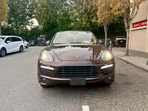 2014 Porsche Cayenne GTS