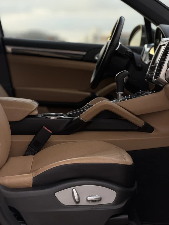 2014 Porsche 958 Cayenne Diesel - Image 24 of 31
