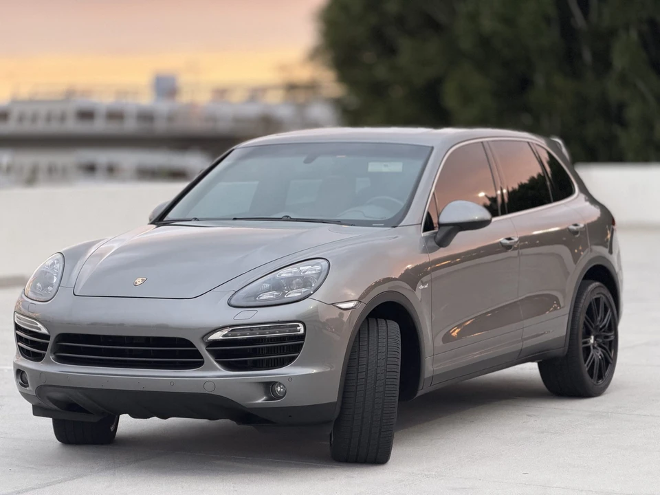 2014 Porsche - Image 2 of 31