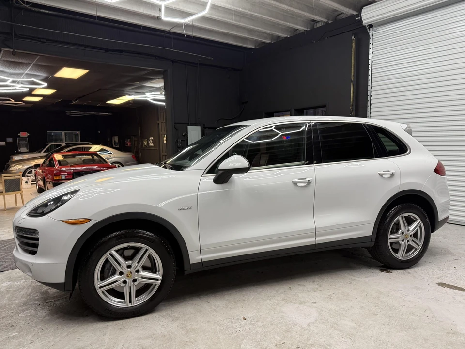 2014 Porsche 958 Cayenne Diesel - Image 2 of 31