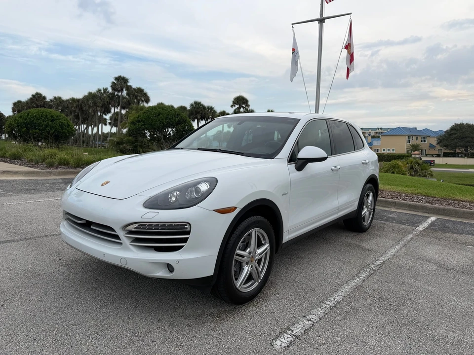 2014 Porsche 958 Cayenne Diesel - Image 2 of 31