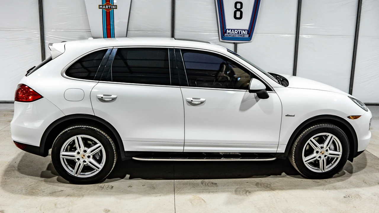 2014 Porsche 958 Cayenne Diesel - Image 17 of 31