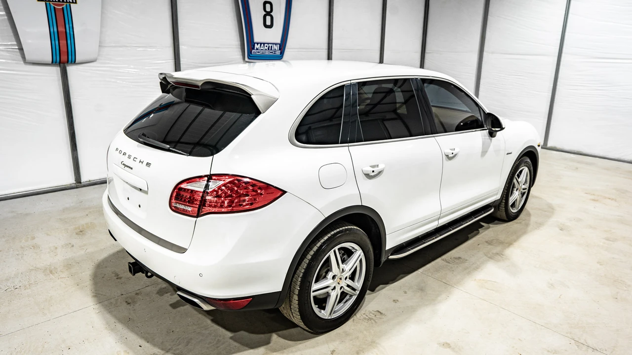 2014 Porsche 958 Cayenne Diesel - Image 25 of 31