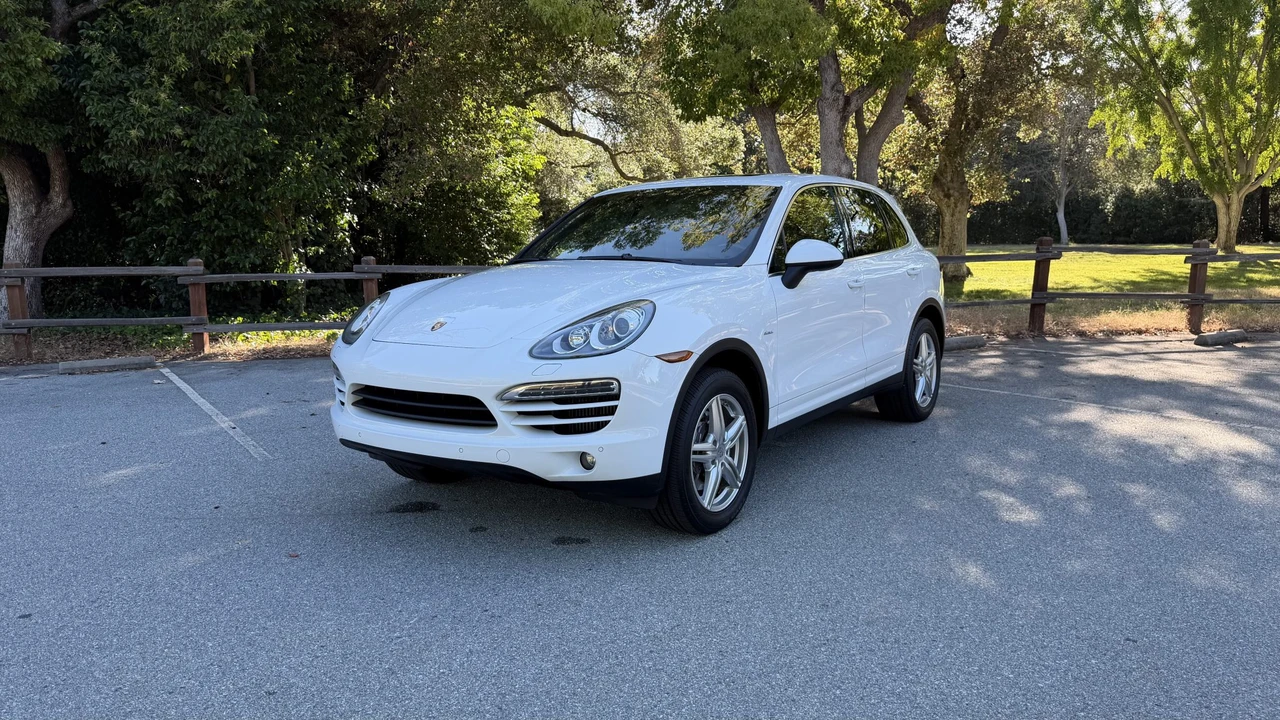 2014 Porsche 958 Cayenne Diesel - Image 2 of 31