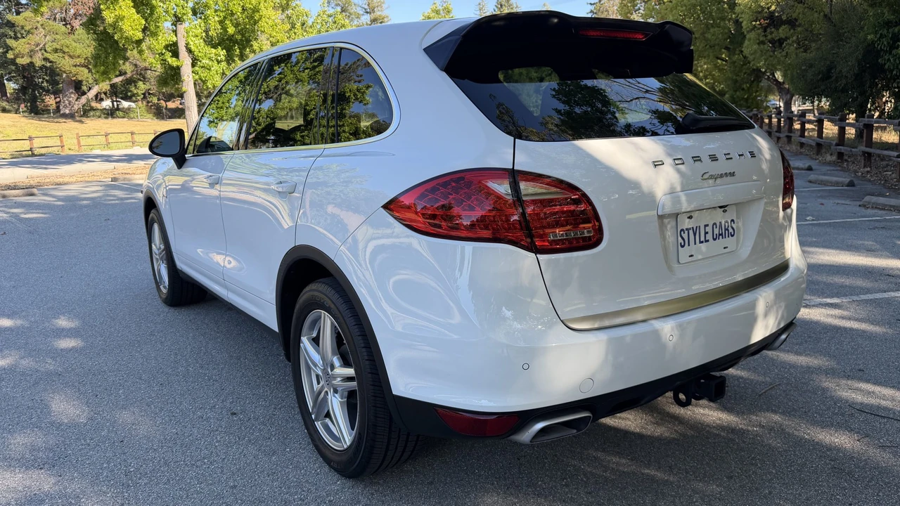 2014 Porsche 958 Cayenne Diesel - Image 17 of 31
