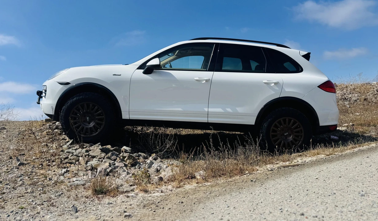 2014 Porsche 958 Cayenne Diesel - Image 25 of 31