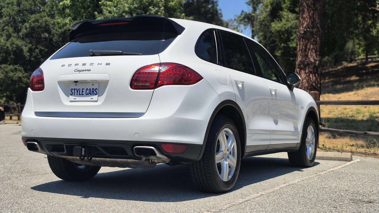 2014 Porsche 958 Cayenne Diesel - Image 30 of 31