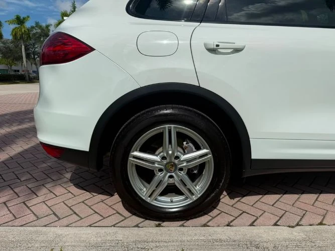 2014 Porsche 958 Cayenne Diesel - Image 11 of 31