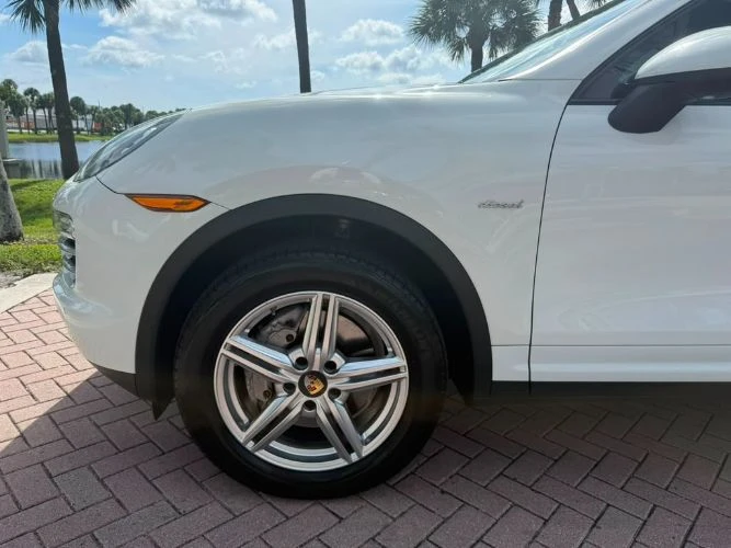2014 Porsche 958 Cayenne Diesel - Image 3 of 31