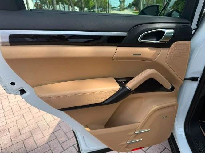 2014 Porsche 958 Cayenne Diesel - Image 25 of 31