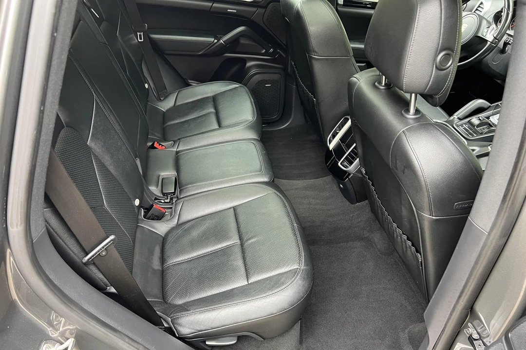 2014 Porsche 958 Cayenne Diesel - Image 9 of 10