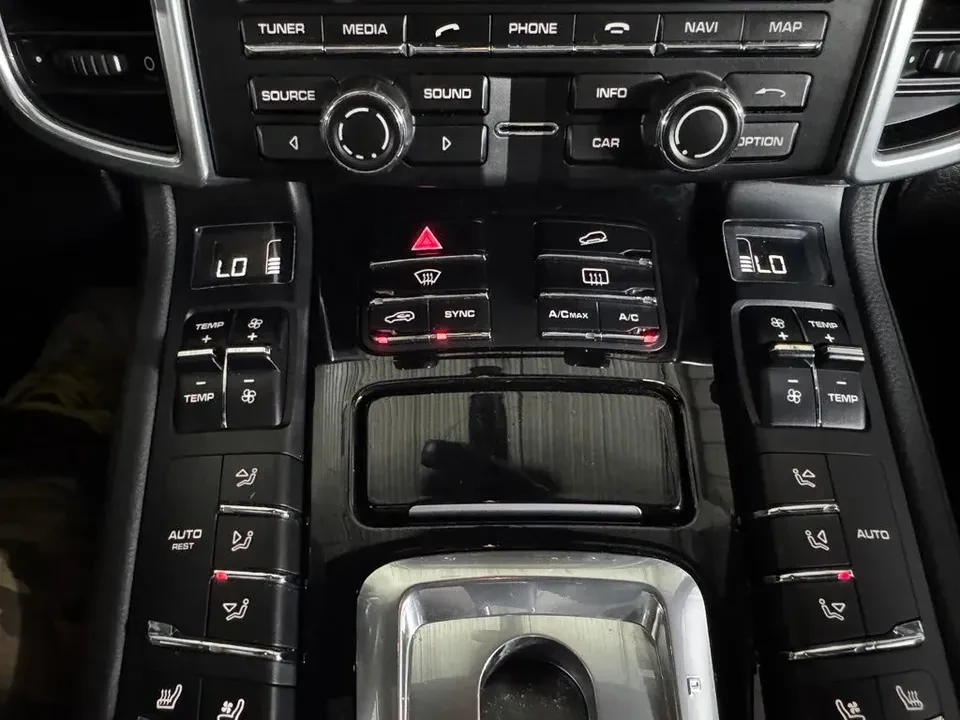 2014 Porsche 958 Cayenne Diesel - Image 11 of 17