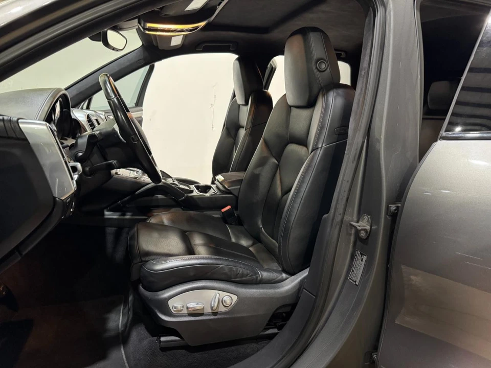 2014 Porsche 958 Cayenne GTS - Image 14 of 31