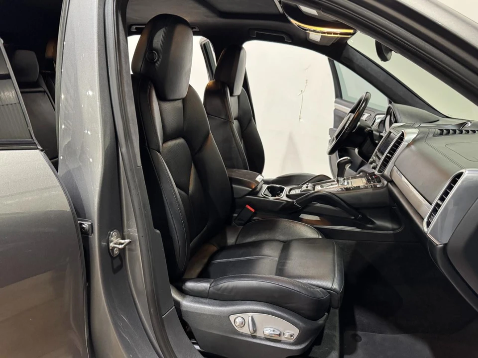 2014 Porsche 958 Cayenne GTS - Image 15 of 31