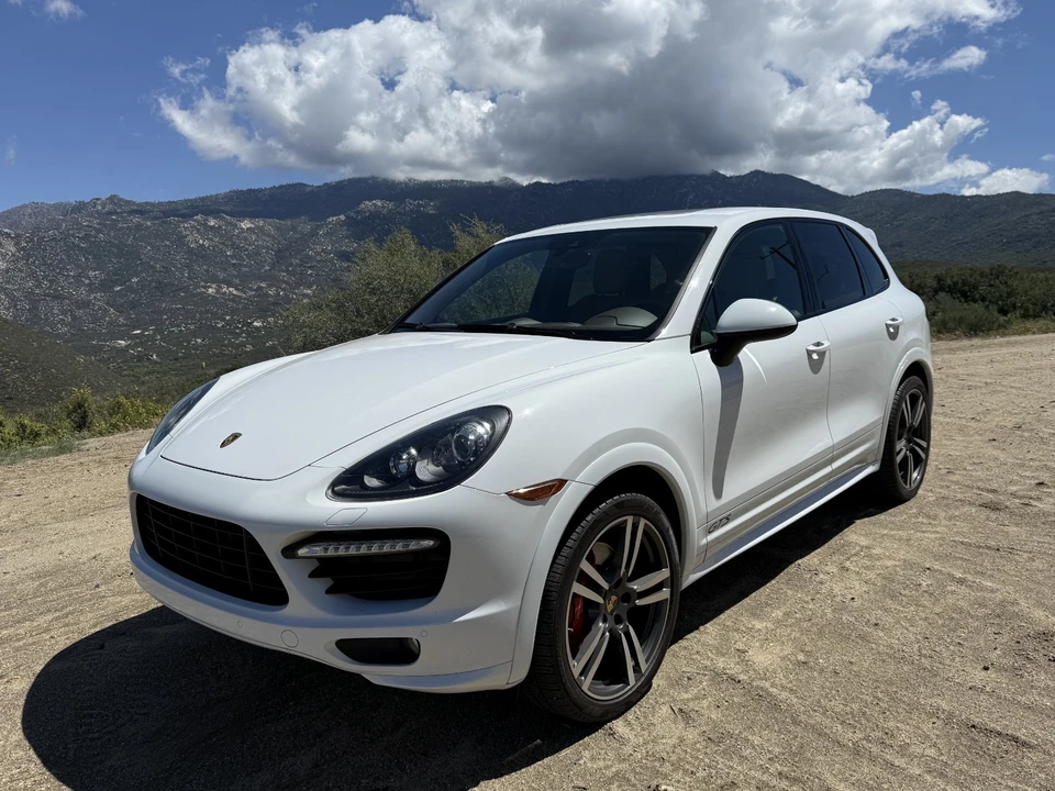 2014 Porsche 958 Cayenne GTS - Image 2 of 31