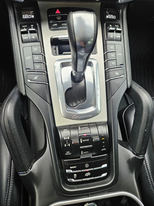2014 Porsche 958 Cayenne GTS - Image 8 of 19